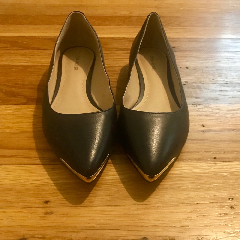Pour La Victoire Pointy Toe Flats
